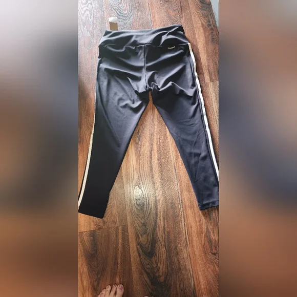 Adidas Activewear - Picture 3 of 4